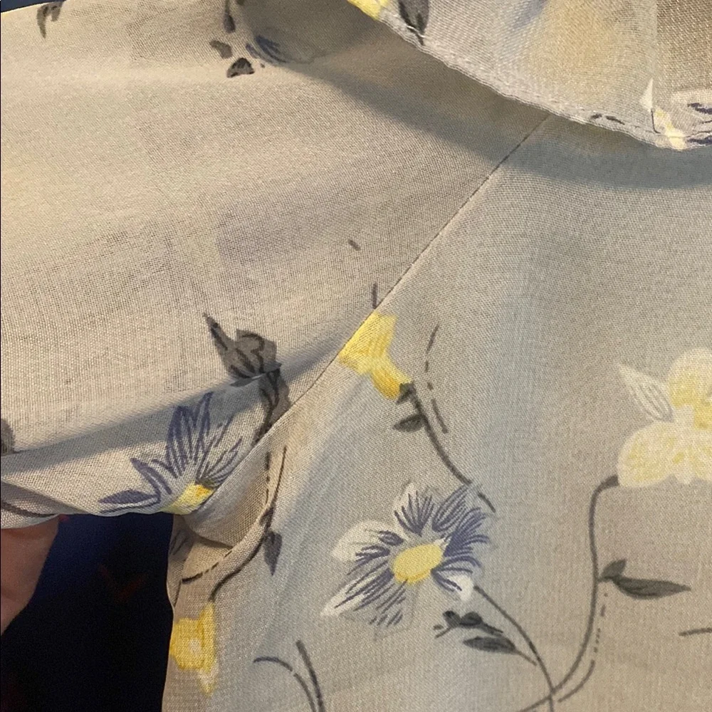 Floral Ruffle Gray Top - Picture 9 of 10